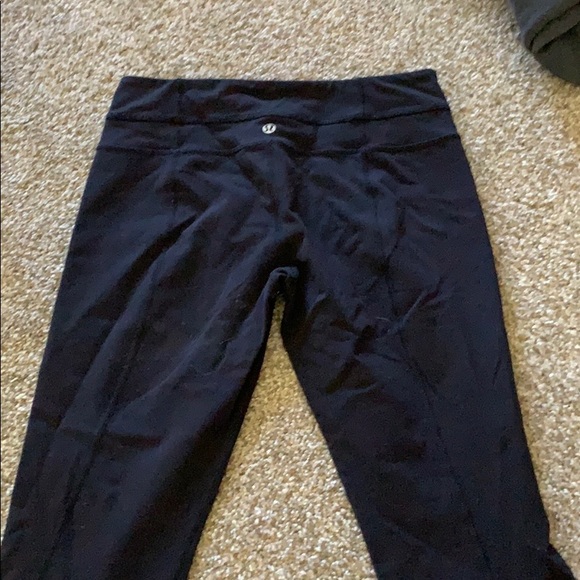 Black lululemon cropped leggings - Picture 2 of 2